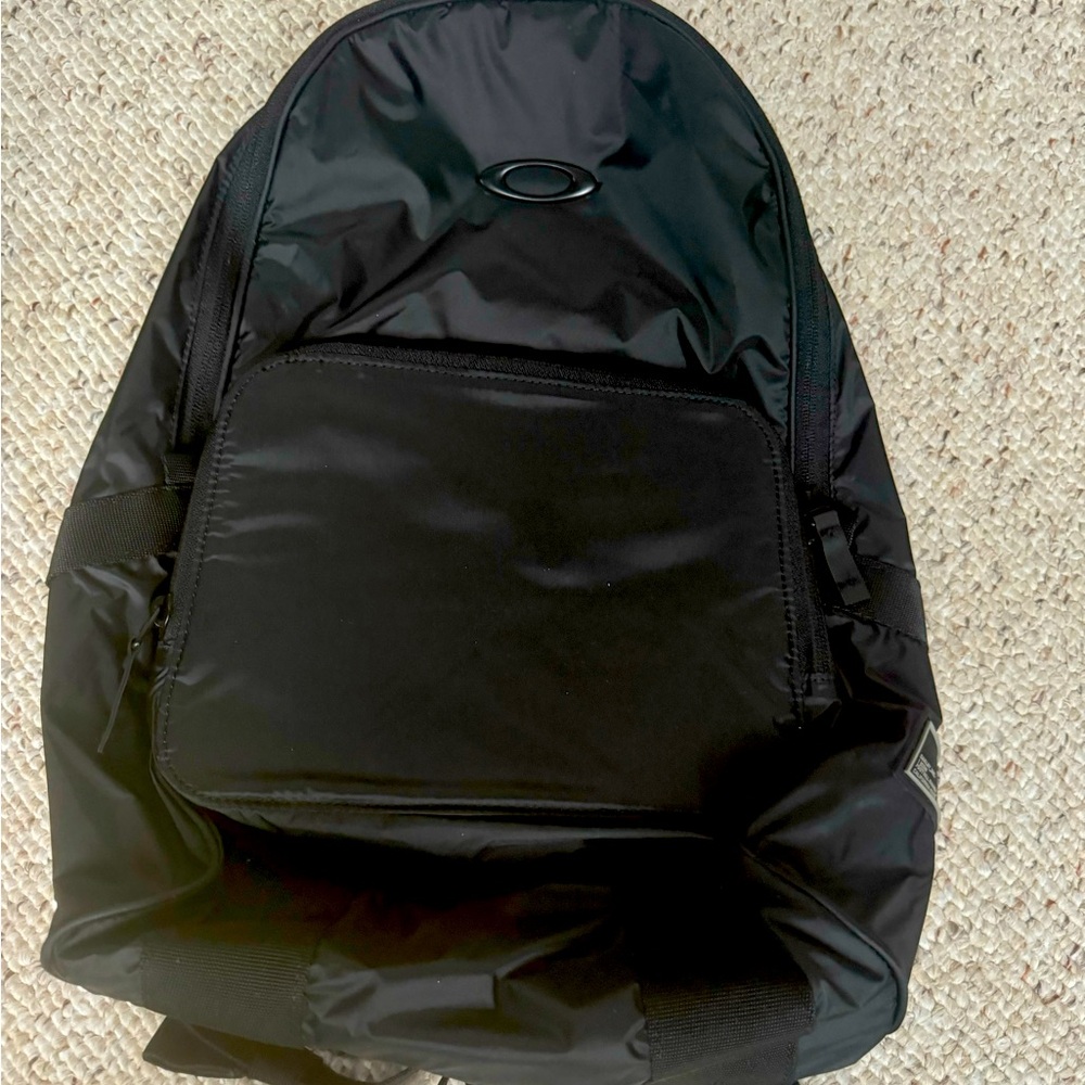 Oakley packable backpack black new without tags